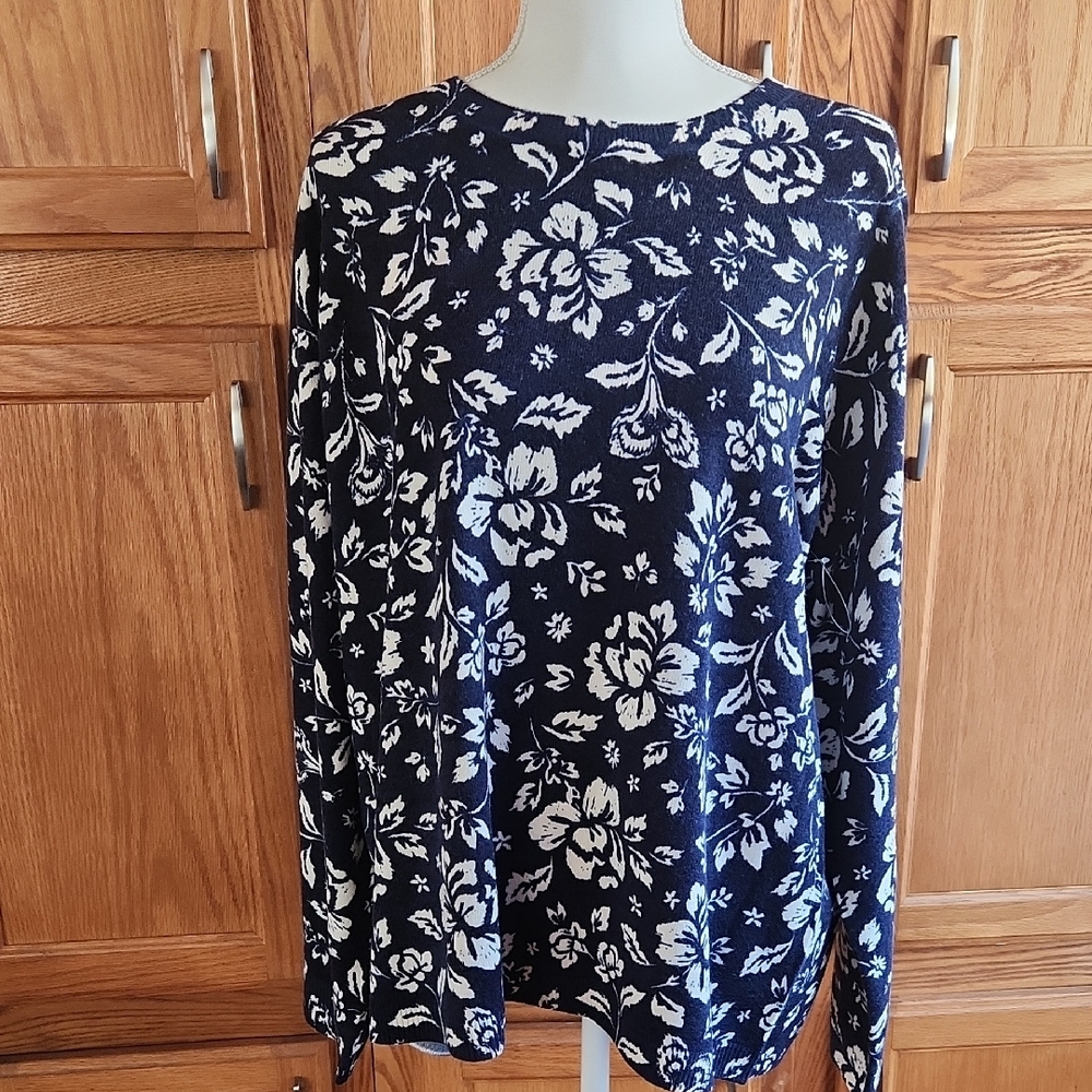 Croft & Barrow Navy and White Floral Long Sleeve Top NWOT Size 1X